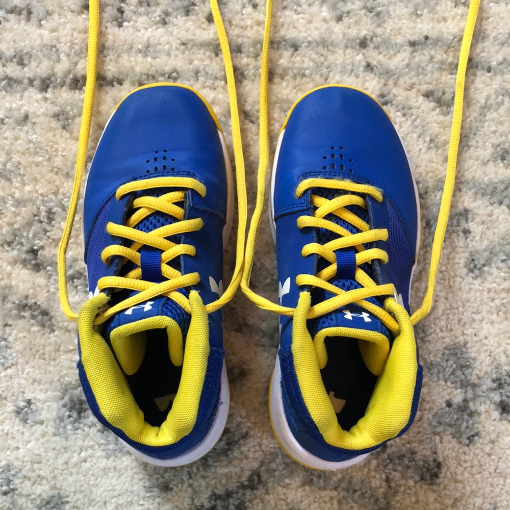 Stephen Curry under Armour shoes boys size 13.5